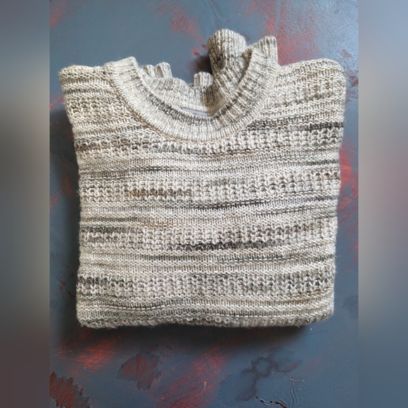 💙 WIND RIVER 💙 Oversized Sweater, Neutral Colors - Picture 4 of 6